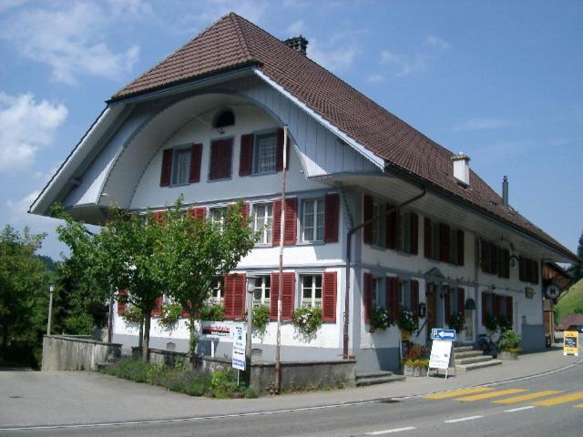 Landgasthof-Hotel Adler Langnau im Emmental Esterno foto